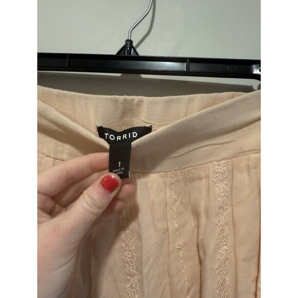 Torrid Embroidered Gauze Skater Skirt Blush Pink 1X - Picture 2 of 3